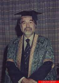 Sebagai tokoh pendidikan dan ekonomi, ungku aziz mencetuskan pelbagai idea praktikal demi memajukan ekonomi, khususnya pendidikan dan ekonomi orang melayu dan ekonomi umat islam. Prof Diraja Ungku Abdul Aziz Prof Historical Image