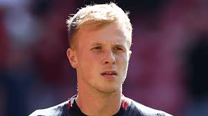 Arsenal contact Wolves over goalkeeper Bentley