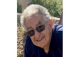 Elaine Maes's Instagram, Twitter & Facebook