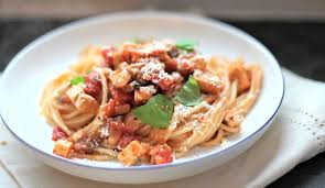 Aggiungete il peperoncino fresco privato dei. Ricetta Spaghetti Con Coda Di Rospo Melanzane E Pomodori Le Ricette Di Buonissimo