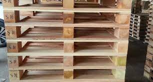 Meja kopi pelbagai guna yang memiliki ruangan simpanan di bahagian tengah dan boleh diangkat permukaan meja. Wooden Pallet Supplier Beli Sell Market Place