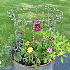 Pin By Heidrun Hartmann On Deko Garten In 2020 Unique Planter Garden Styles Recycled Garden