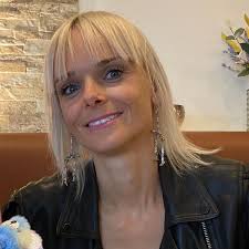 Hollie Neal's Instagram, Twitter & Facebook