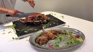Gans To Go Anleitung Zum Tranchieren Einer Gans Steigenberger Hotel Herrenhof Youtube