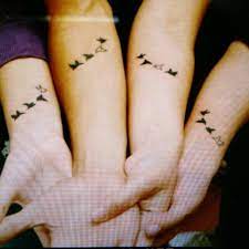 Deze Voor De Zussen Vind Ik Anders Wel Heel Leuk Sibling Tattoos Sister Tattoos Tattoos