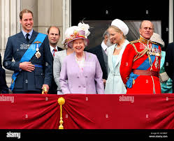 Queen laughing prince philip hi-res ...