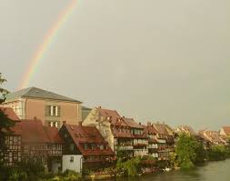Lesbisches paar, homosexuelle beziehungen, gleichgeschlechtliche liebe. Uferlos Stadt Bamberg Tourismus