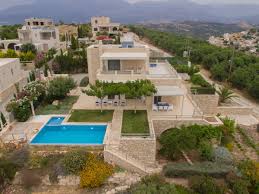 Kamilari mit seinen 450 einwohnern, erbaut auf drei hügeln, bietet. Villa Aktea Kamilari Herr Nikos Nikakis