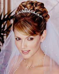 Wedding Hair Headdresses Veils Updo With Mini Tiara Low Veil From Http Www Ircforumlari Net Ah Kadinlar Tiara Hairstyles Bride Hairstyles Hairdo Wedding
