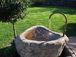 Spring brunnen für den garten nicht beschädigt nur etwas verschmutzt kann man leicht. Die Schonsten Gartenbrunnen Steinbrunnen Granitbrunnen Steintrog Steiner Naturstein