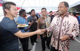 The perak state assembly will convene without a sitting menteri besar today for the first time in its history, following the ouster of datuk seri ahmad faizal azumu as the state's top executive last week. Perak Mb Hosts Sultan 20 000 Guests At Aidilfitri Open House