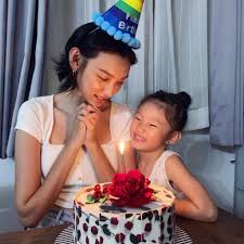 The site owner hides the web page description. Freut Euch Im Unterhaltungskreis æ¥è‡ª å·¨å£°å¸® çš„ç½—å°å‹‡å«ç»™äº†æ¨¡ç‰¹æ¯äº²çŽ‹ä¸¹å¦® ä¸ä»‹æ„æˆä¸ºç»§çˆ¶ å¤šå¹´å‰å¥¹å«æˆ'çˆ¸çˆ¸ é¦™æ¸¯ç»æµŽæ—¥æŠ¥ Topick Entertainment