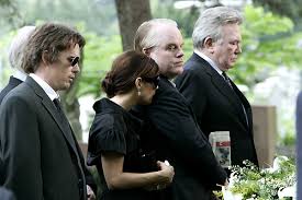 Read the devil manga in english online, high quality beautiful photos, fast updates and earliest. Bild Zu Marisa Tomei Todliche Entscheidung Before The Devil Knows You Re Dead Bild Albert Finney Ethan Hawke Marisa Tomei Philip Seymour Hoffman Filmstarts De