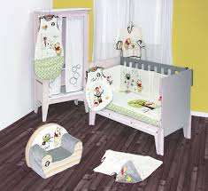 Decoration etoile pour chambre bebe. Lit Winnie L Ourson Bebe