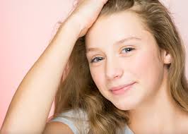 Si cerca la giovane protagonista per il film “Flora”