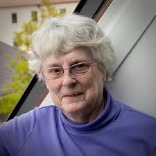 Mont Marte Signature Pine Wood Table Easel with Drawer, 27 cm Height :  Amazon.com.au: Home