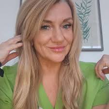 Paula Hatch (@paula_wildflowerskininstitute) • Instagram photos and videos