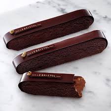 Eclairs Au Chocolat Lebristolparis Laurentfau Lebristolparis Julienalvarez Eclair Chocolate Chocolate Eclair Eclairs French Desserts Cake