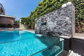 La Piscine En Verre En 43 Photos Archzine Fr Piscine Et Jardin Amenagement Paysager De Piscine Piscine A Debordement