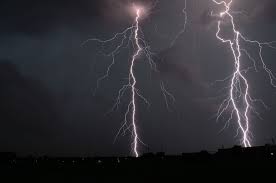 1時間に280発の雷？驚異の自然現象「マラカイボの灯台」がすごすぎる | RETRIP[リトリップ]
