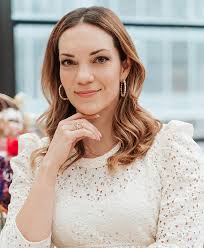 Alyssa Schaefer's Instagram, Twitter & Facebook