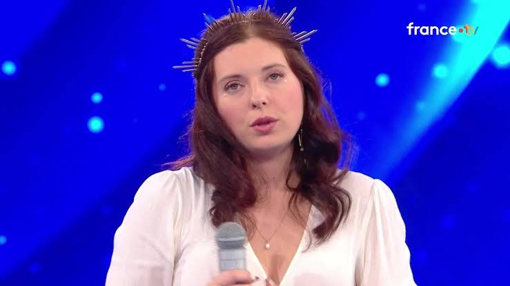 N'oubliez pas les paroles : qui est Astrid, la nouvelle Maestro qui a déjà  dépassé les 80 000 euros en seulement 9 victoires ? - TV ACTU by AlloCiné