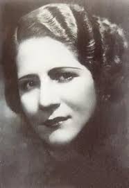 Laura Victoria's Instagram, Twitter & Facebook