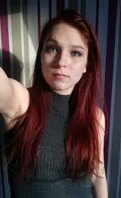 I Love It How Henna Catches Light It Looks Almost Brown Inside But When You Go To The Sunlight This Happens Hair Beauty Skin Hair Beauty About Hair Hair