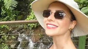 Sandy e o namorado Pedro Andrade são vistos em hotel de luxo na Costa Rica 