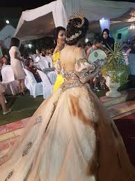 C'est le mariage de vos meilleurs copains et vous avez urgemment besoin d'une robe ouffissime pas de panique, missguided est là pour vous avec la collection de robes d'invitée de mariage qu'il. Keswa Tunisienne Keswa Tunisienne Traditionnelle Mariage 216 Evening Dress Collection Traditional Dresses African Fashion Women