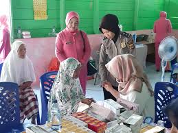 Donor darah sebagai kegiatan sosial yang biasanya diadakan oleh berbagai macam organisasi dan perusahaan. Polres Simeulue Gelar Bakti Sosial Pengobatan Gratis Kepada Masyarakat Tribratanews Simeulue