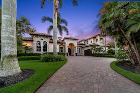 480 Wedge Dr Naples Fl Offered By Michael G Jordan Michael Jordan Raveis Com This Recently Built Custom Home Wi Mediterranean Homes Custom Homes Naples Fl