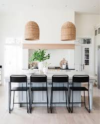 There's a bath tub right next to a large window on the first floor, so make sure to get some curtains before using it. White Modern Kitchen Bloxburg Welcome To Bloxburg Wtb Lajfhaki Zapis Zakreplena Jantonio Ferreira