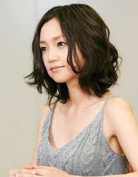 40代 50代の大人女子必見 芸能人に学ぶ素敵なヘアスタイル 1 3 ヘアスタイル情報館 40 代 ボブ ヘアスタイル情報館 永作博美 髪型 ロングボブ 前髪なし ボブ