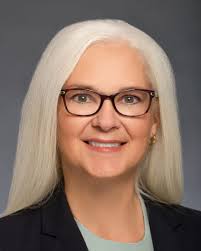 Our amazing chiropractor Dr Scott Cathey at Cathey Chiropractic. Explaining  best practices and how to enhance your self care without hurting yourself.  龍 REACHING BAUN sppatitel REACHING ACROSSTHE TABLE