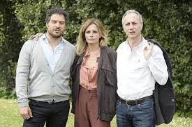 I due hanno due figli, che vivono a milano assieme alla madre. Isabella Ferrari La Bordata Su Travaglio Lui E Uno Di Quelli Che Colpo Bassissimo Manettaro Disintegrato Libero Quotidiano