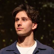 Leslie Taveras's Instagram, Twitter & Facebook