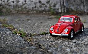 Iqbal firdaus/kumparan ada yang unik di gelaran gaikindo indonesia international auto show (giias) 2019 kali ini, yaitu miniatur mobil berwarna silver ini berbalut kristal swarovski. Vw Beetle Red Miniature Wallpaper Hd Wallpaper Hd Logo Keren Latar Belakang