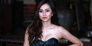 Hasil gambar untuk aura kasih popular