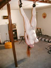 Порно подвесили за ноги (57 фото) - скачать порно