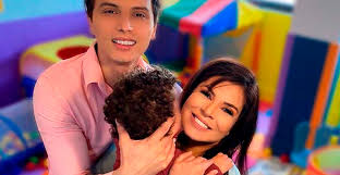 O nome de christiane pelajo, responsável por comandar a apresentação do edição das 16h, da no vídeo, é possível ver christiane pelajo estressada com os colegas, em decorrência da falta de. Mara Maravilha Revela Por Que Nunca Mostrou O Rosto Do Filho Mais Novela