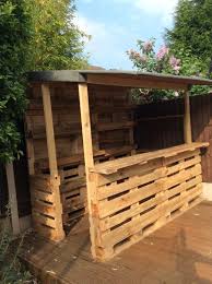Outrageous Pallet Bar Out Of 12 Reclaimed Pallets 1001 Pallets Pallet Bar Diy Diy Outdoor Bar Pallet Bar