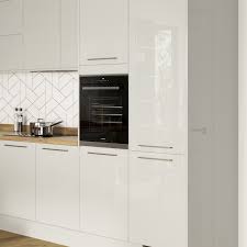 The curved doors in combination with the handleless cabinets make this kitchen's sleek units feel like they we have actually gathered a number of illumination ideas and also ideas for your kitchen from professionals in. Joellen Ketchemib Dove Grey Kitchen With Wood Worktop Ukc Coonhound Profilpas Skirting Boards And Fooring Profiles Archiproducts Kitchen Sinks Mixers And Waste