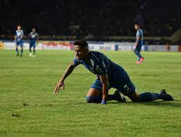 225 k €* feb 17, 1992 in espírito santo, brazil. Persib S Wander Luiz Tested Positive For Coronavirus Football Tribe Asia