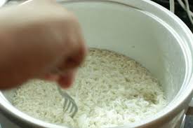 Les Scientifiques Nous Avertissent Que Notre Facon De Cuisiner Le Riz Est Nocive Pour Notre Sante Riz Cuisson Des Aliments Cuisine