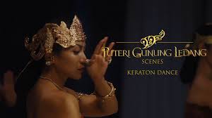 Puteri gunung ledang remastered (2004) trailer in the late 15th century, a forbidden romance blossoms between gusti putri, a javanese hindu princess and hang tuah, a malay muslim warrior from melaka, against a backdrop of war and mysticism. Watch The Keraton Dance Scene From Puteri Gunung Ledang Facebook