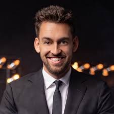 Blake Vogt's Instagram, Twitter & Facebook