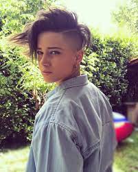 11 7k Likes 89 Comments Ylenia Riniti Yleniariniti94 On Instagram 1 2 3 Photooftheday Undercut Hairstyles Women Tomboy Haircut Undercut Hairstyles
