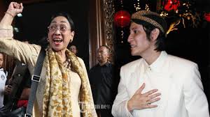 Meski mangkunegara ix dan sukmawati telah bercerai, namun paundrakarna tetap menjadi anak pertama lelaki dari garis keturunan raja. Puisi Ibunya Bikin Heboh Anak Sukmawati Soekarnoputri Beri Tanggapan Di Luar Dugaan Youtube