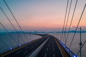 Jembatan ini sendiri tercatat melintasi bagian teluk hangzhou di wilayah pesisir timur china, lalu menghubungkan kota jiaxing dan ningbo di provinsi. Jembatan Terpanjang Ini Hubungkan Hong Kong Zhuhai Dan Macao Panorama Magazine